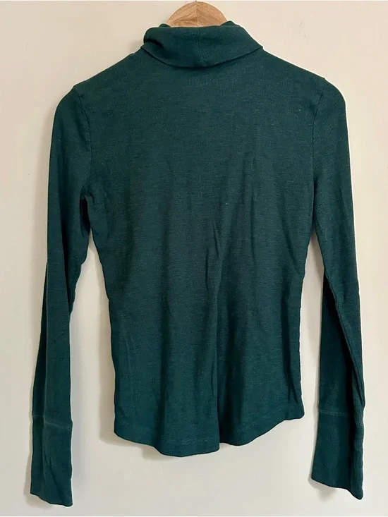 Ribbed Turtleneck Long Sleeve Top - Picture 6 of 7